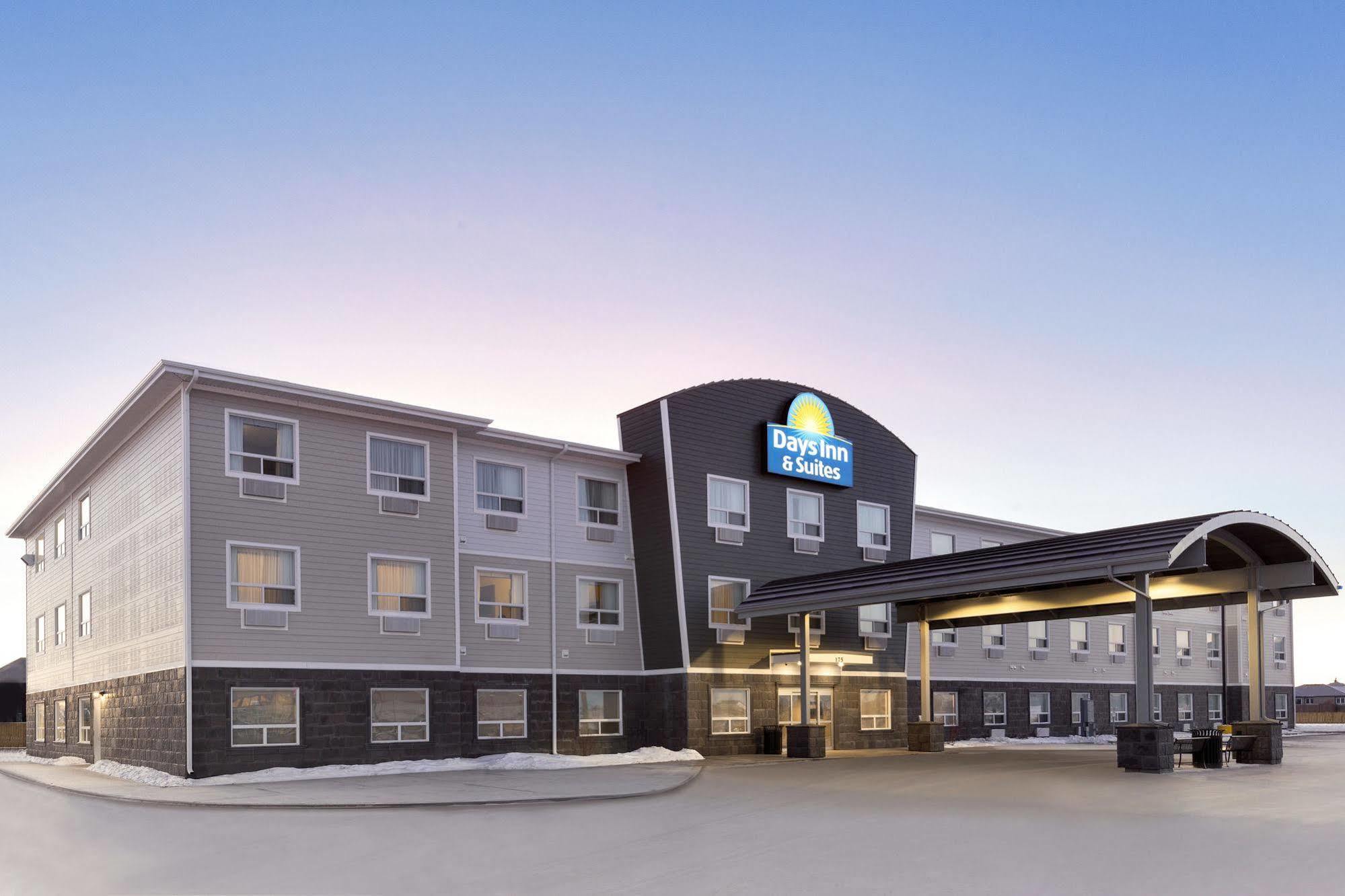 Days Inn & Suites By Wyndham Warman Eksteriør billede